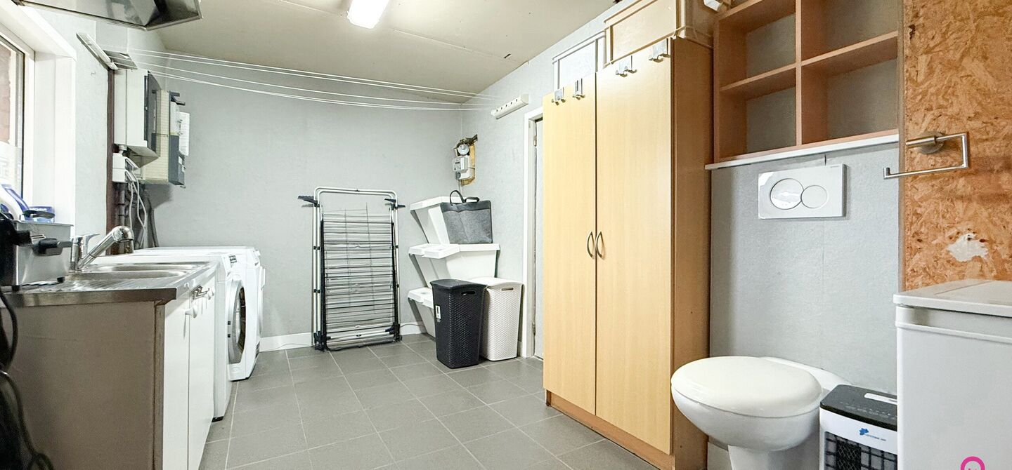 Bij ImmoFusion 7/7 “open huis”: klik op onze 3D-TOUR. Ervaar vastgoed alsof je er zelf doorloopt!

Welkom aan de Hasseltsesteenweg 171 in 3580 Beringen: hier wacht een prachtige, instapklare open bebouwing op een royaal hoek­perceel van circa 1.000 m