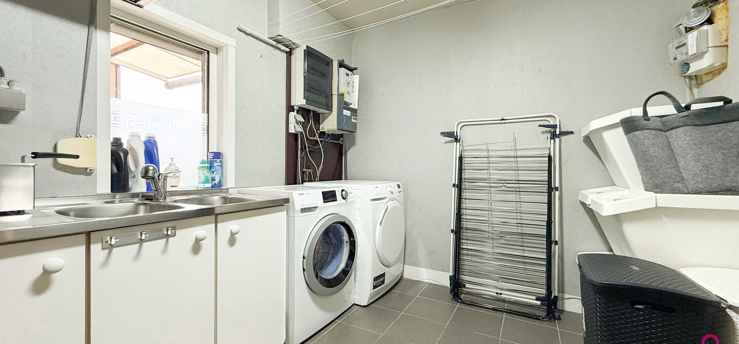 Bij ImmoFusion 7/7 “open huis”: klik op onze 3D-TOUR. Ervaar vastgoed alsof je er zelf doorloopt!

Welkom aan de Hasseltsesteenweg 171 in 3580 Beringen: hier wacht een prachtige, instapklare open bebouwing op een royaal hoek­perceel van circa 1.000 m