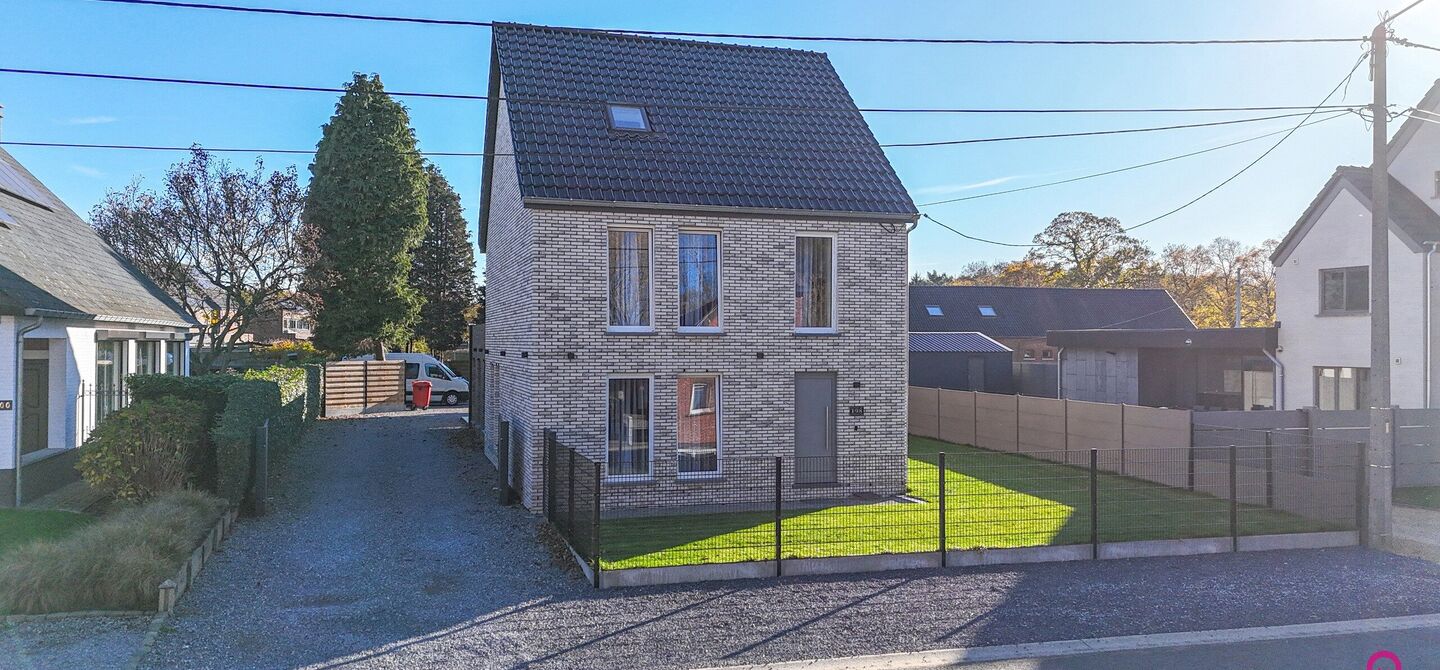 Bij ImmoFusion 7/7 “open huis”: klik op onze 3D-TOUR.
Ervaar vastgoed alsof je er zelf doorloopt!
Ontdek deze indrukwekkende open bebouwing in de Tervantstraat 198 te Paal, een woning die in 2025 een volledige transformatie kreeg en vandaag bijna als