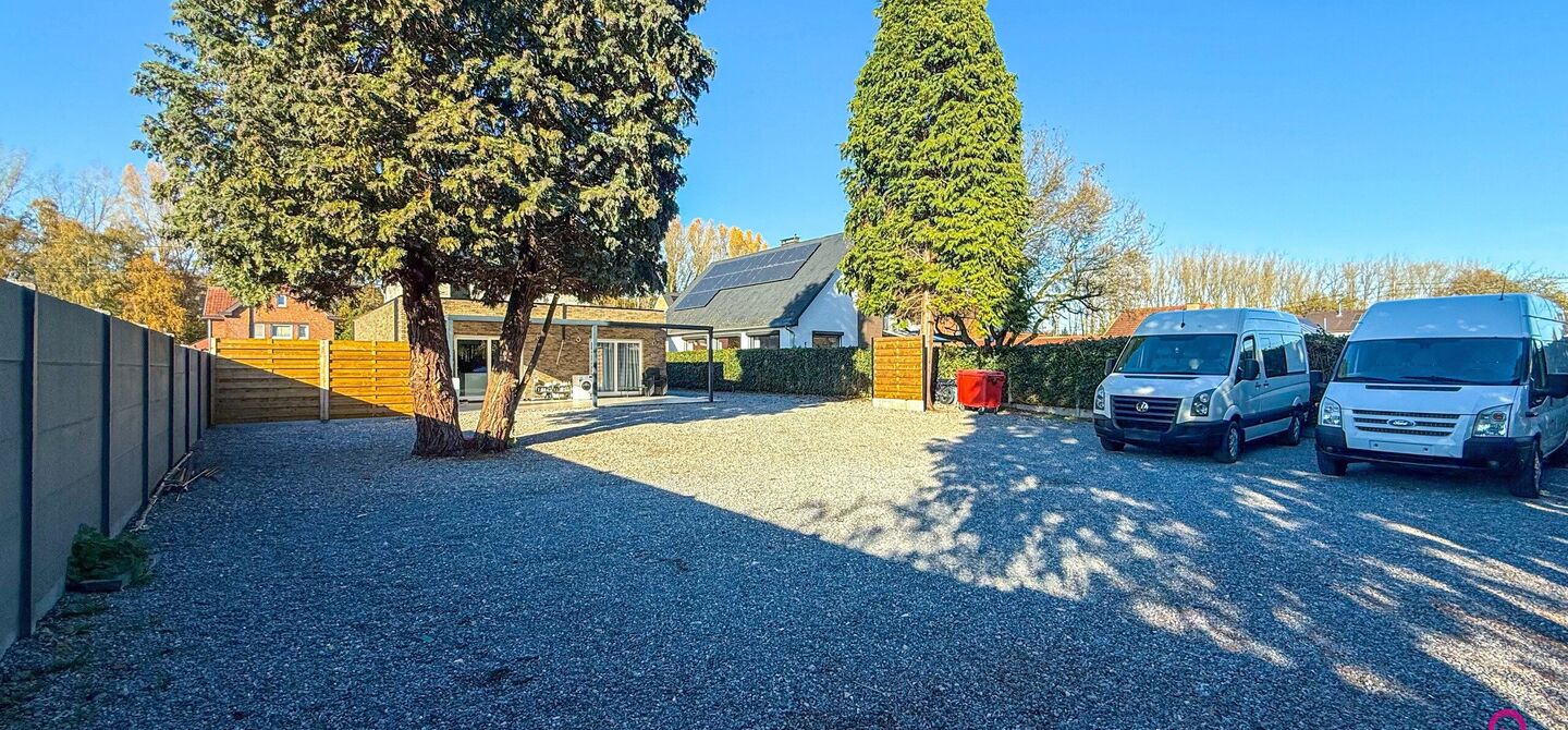 Bij ImmoFusion 7/7 “open huis”: klik op onze 3D-TOUR.
Ervaar vastgoed alsof je er zelf doorloopt!
Ontdek deze indrukwekkende open bebouwing in de Tervantstraat 198 te Paal, een woning die in 2025 een volledige transformatie kreeg en vandaag bijna als