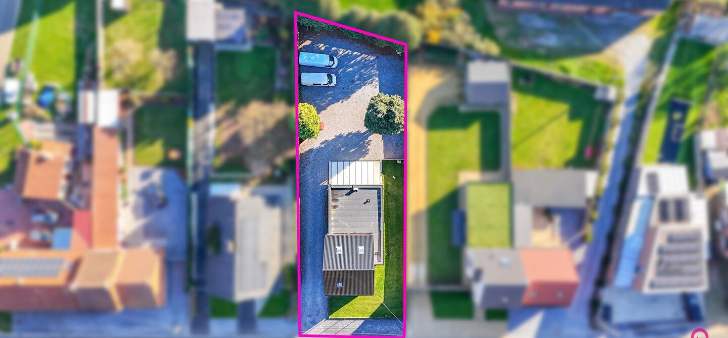 Bij ImmoFusion 7/7 “open huis”: klik op onze 3D-TOUR.
Ervaar vastgoed alsof je er zelf doorloopt!
Ontdek deze indrukwekkende open bebouwing in de Tervantstraat 198 te Paal, een woning die in 2025 een volledige transformatie kreeg en vandaag bijna als