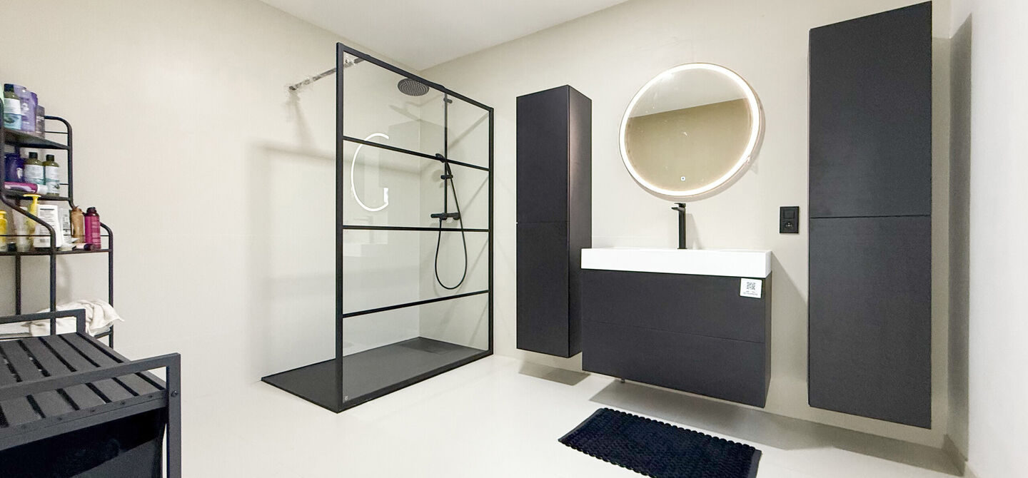 Bij ImmoFusion 7/7 “open huis”: klik op onze 3D-TOUR.
Ervaar vastgoed alsof je er zelf doorloopt!
Stap binnen in deze uitzonderlijk moderne nieuwbouwwoning (2024), ideaal gelegen als open bebouwing op een ruim hoekperceel van 528m² in Koersel. Deze