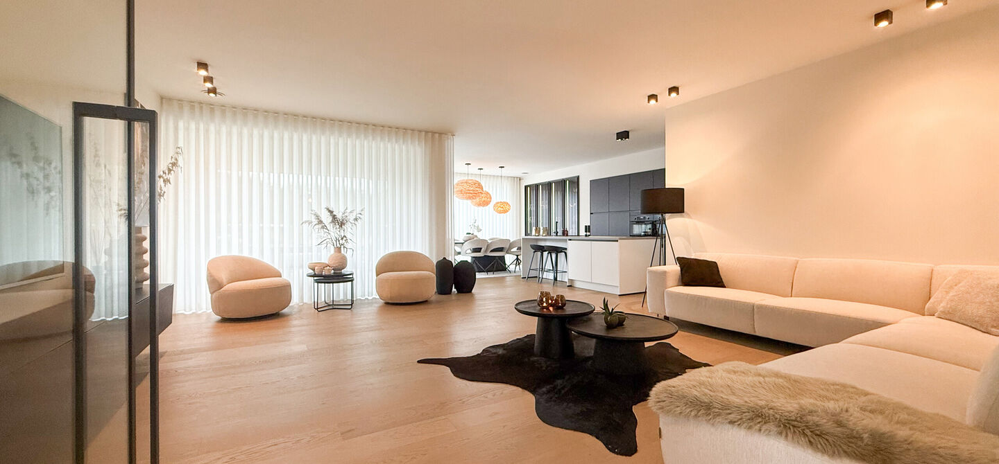 Instapklare woning met het comfort van nieuwbouw, volledig hoogwaardig afgewerkt en gebouwd in 2023, gelegen te Zwanenbergstraat 40 in Paal.

Deze moderne woning combineert een luxueuze afwerking, hedendaags wooncomfort en een uitstekende energieprestatie