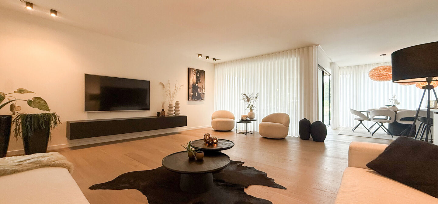 Instapklare woning met het comfort van nieuwbouw, volledig hoogwaardig afgewerkt en gebouwd in 2023, gelegen te Zwanenbergstraat 40 in Paal.

Deze moderne woning combineert een luxueuze afwerking, hedendaags wooncomfort en een uitstekende energieprestatie