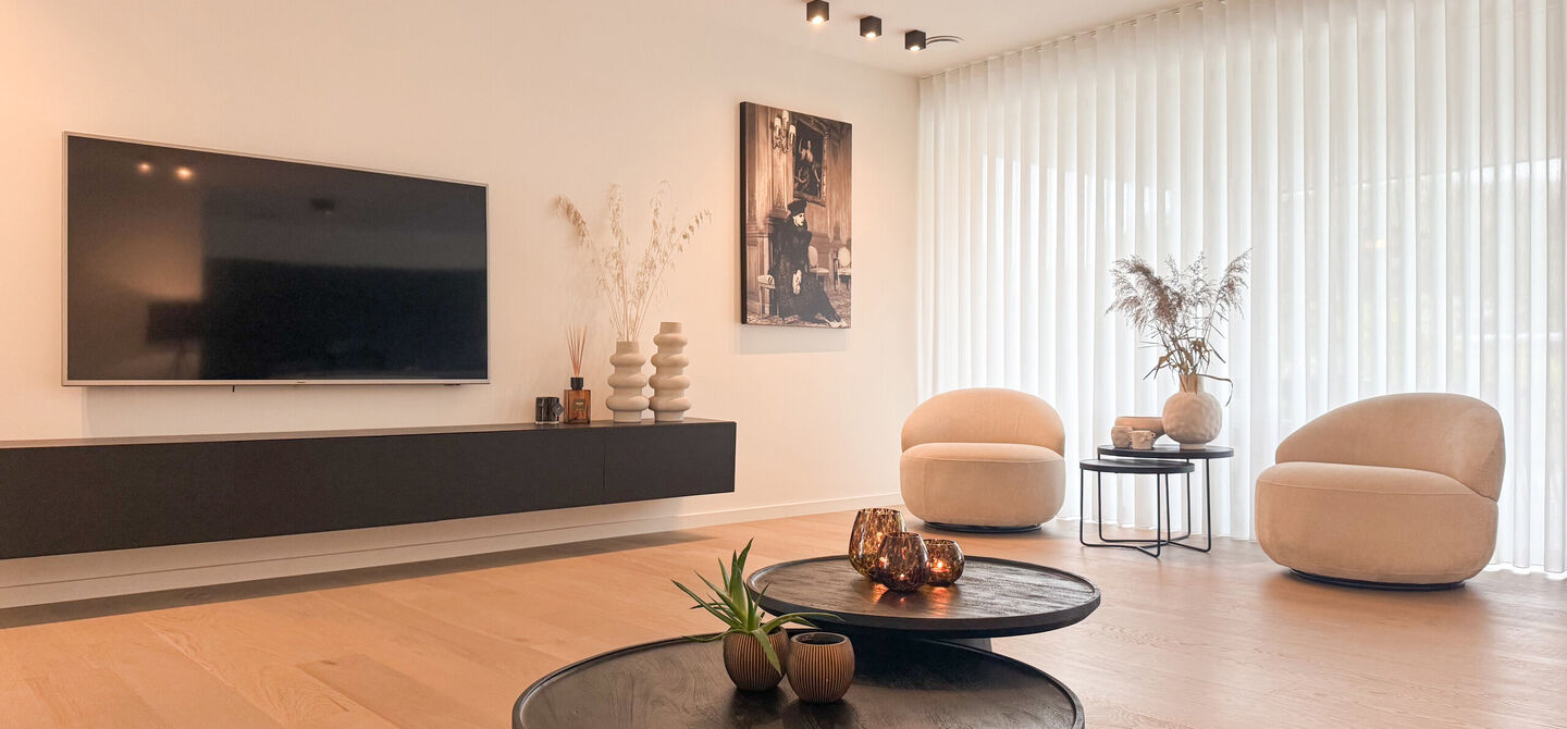 Instapklare woning met het comfort van nieuwbouw, volledig hoogwaardig afgewerkt en gebouwd in 2023, gelegen te Zwanenbergstraat 40 in Paal.

Deze moderne woning combineert een luxueuze afwerking, hedendaags wooncomfort en een uitstekende energieprestatie
