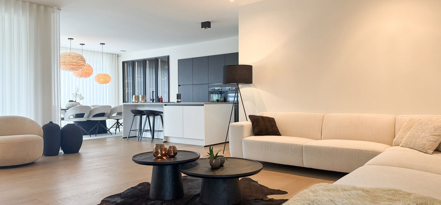 Instapklare woning met het comfort van nieuwbouw, volledig hoogwaardig afgewerkt en gebouwd in 2023, gelegen te Zwanenbergstraat 40 in Paal.

Deze moderne woning combineert een luxueuze afwerking, hedendaags wooncomfort en een uitstekende energieprestatie