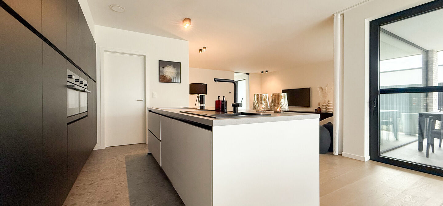 Instapklare woning met het comfort van nieuwbouw, volledig hoogwaardig afgewerkt en gebouwd in 2023, gelegen te Zwanenbergstraat 40 in Paal.

Deze moderne woning combineert een luxueuze afwerking, hedendaags wooncomfort en een uitstekende energieprestatie