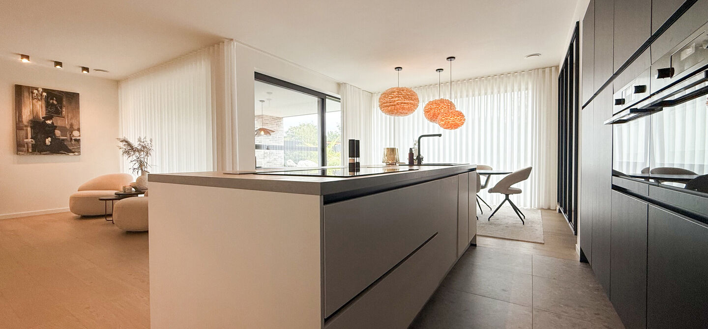 Instapklare woning met het comfort van nieuwbouw, volledig hoogwaardig afgewerkt en gebouwd in 2023, gelegen te Zwanenbergstraat 40 in Paal.

Deze moderne woning combineert een luxueuze afwerking, hedendaags wooncomfort en een uitstekende energieprestatie