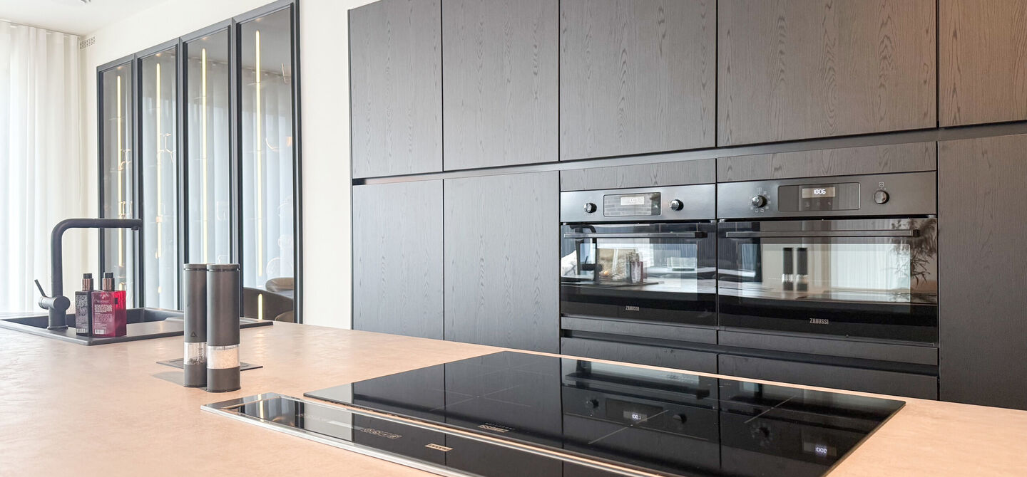 Instapklare woning met het comfort van nieuwbouw, volledig hoogwaardig afgewerkt en gebouwd in 2023, gelegen te Zwanenbergstraat 40 in Paal.

Deze moderne woning combineert een luxueuze afwerking, hedendaags wooncomfort en een uitstekende energieprestatie