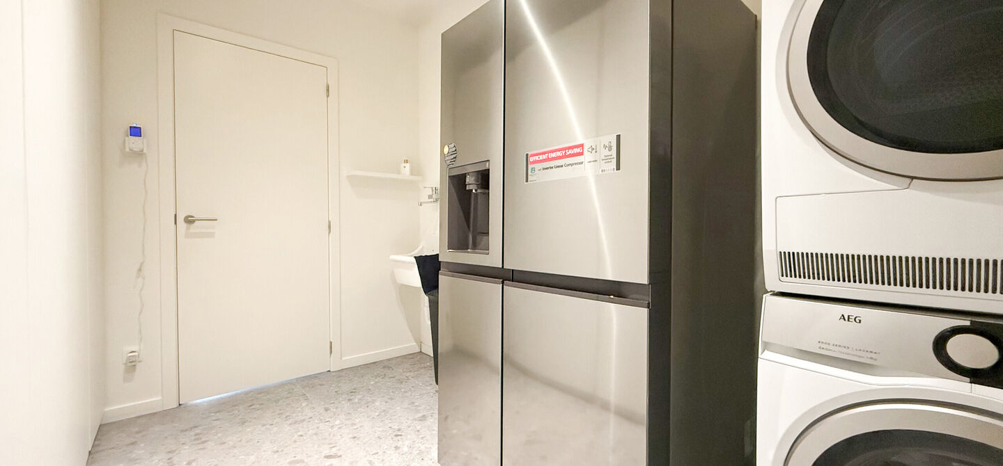 Instapklare woning met het comfort van nieuwbouw, volledig hoogwaardig afgewerkt en gebouwd in 2023, gelegen te Zwanenbergstraat 40 in Paal.

Deze moderne woning combineert een luxueuze afwerking, hedendaags wooncomfort en een uitstekende energieprestatie