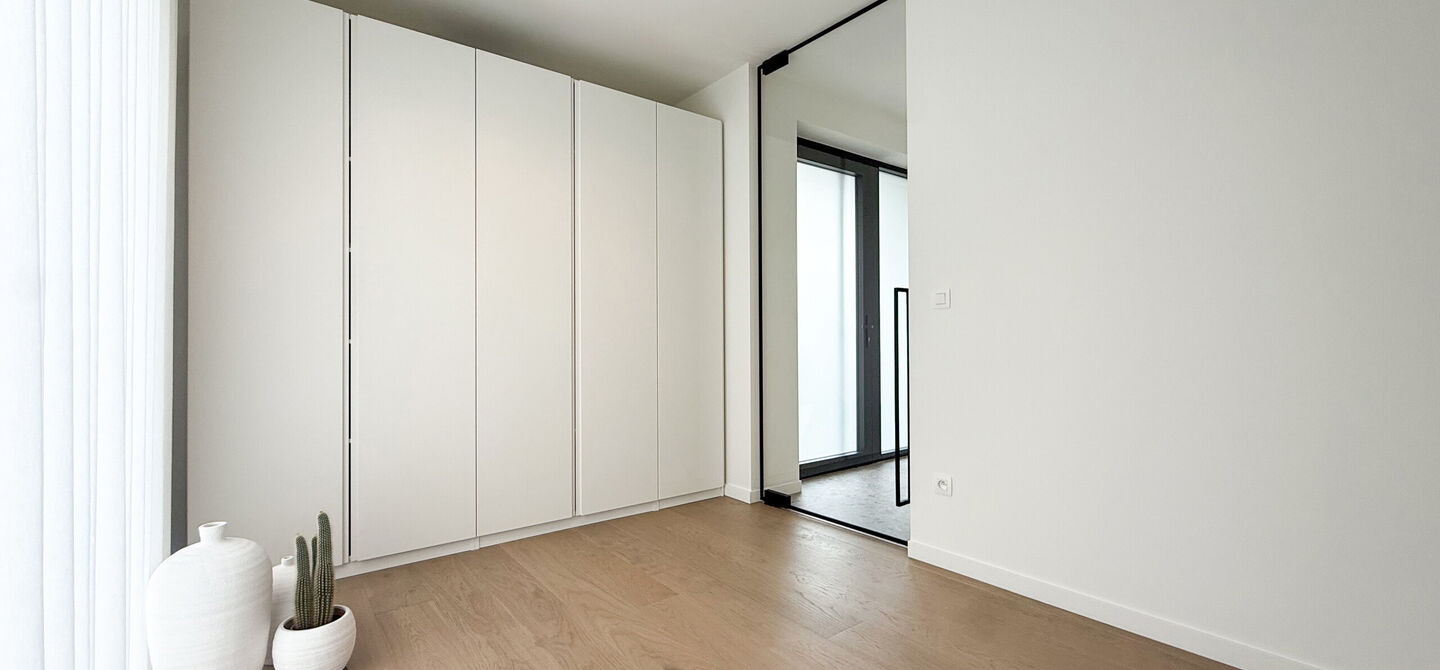 Instapklare woning met het comfort van nieuwbouw, volledig hoogwaardig afgewerkt en gebouwd in 2023, gelegen te Zwanenbergstraat 40 in Paal.

Deze moderne woning combineert een luxueuze afwerking, hedendaags wooncomfort en een uitstekende energieprestatie