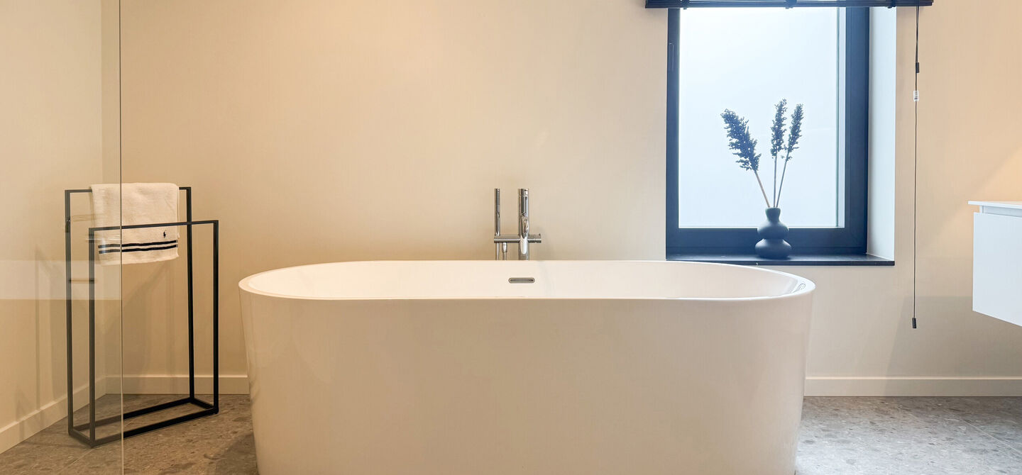 Instapklare woning met het comfort van nieuwbouw, volledig hoogwaardig afgewerkt en gebouwd in 2023, gelegen te Zwanenbergstraat 40 in Paal.

Deze moderne woning combineert een luxueuze afwerking, hedendaags wooncomfort en een uitstekende energieprestatie