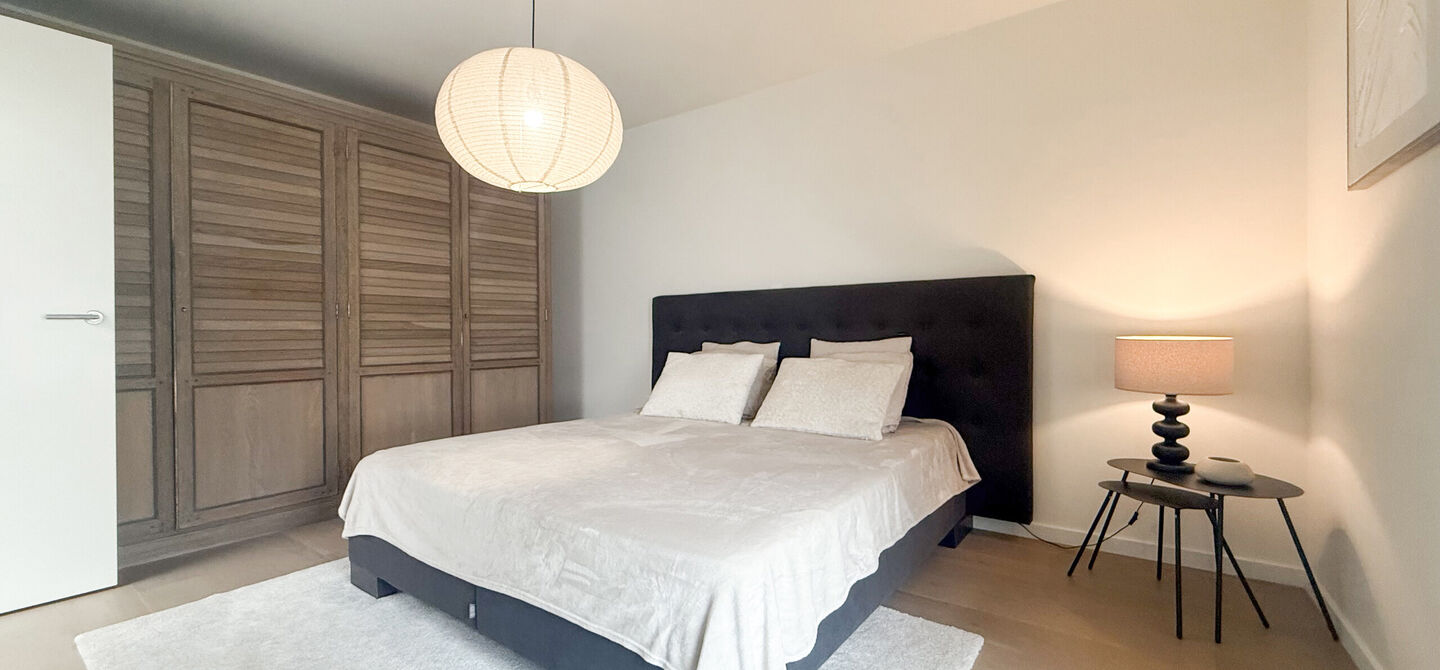 Instapklare woning met het comfort van nieuwbouw, volledig hoogwaardig afgewerkt en gebouwd in 2023, gelegen te Zwanenbergstraat 40 in Paal.

Deze moderne woning combineert een luxueuze afwerking, hedendaags wooncomfort en een uitstekende energieprestatie