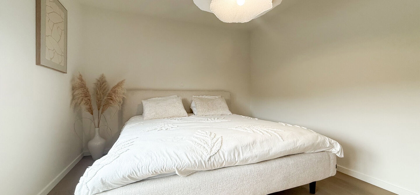 Instapklare woning met het comfort van nieuwbouw, volledig hoogwaardig afgewerkt en gebouwd in 2023, gelegen te Zwanenbergstraat 40 in Paal.

Deze moderne woning combineert een luxueuze afwerking, hedendaags wooncomfort en een uitstekende energieprestatie