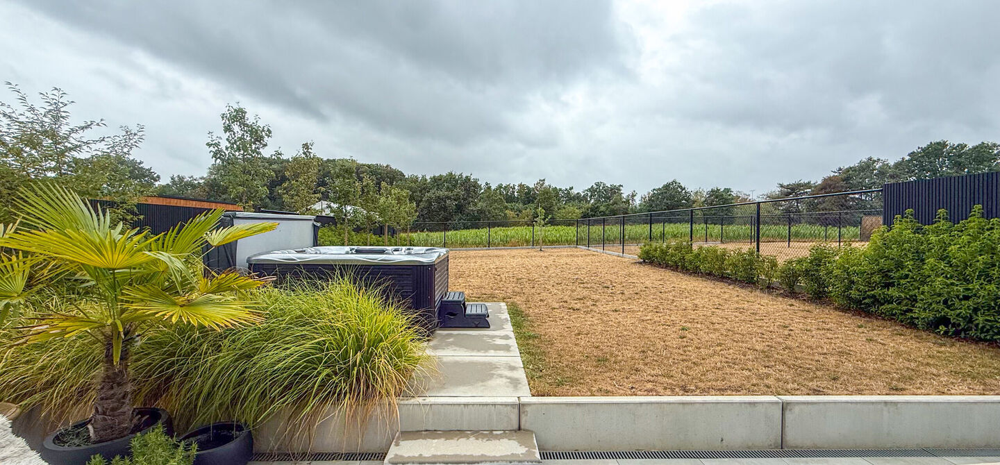 Instapklare woning met het comfort van nieuwbouw, volledig hoogwaardig afgewerkt en gebouwd in 2023, gelegen te Zwanenbergstraat 40 in Paal.

Deze moderne woning combineert een luxueuze afwerking, hedendaags wooncomfort en een uitstekende energieprestatie