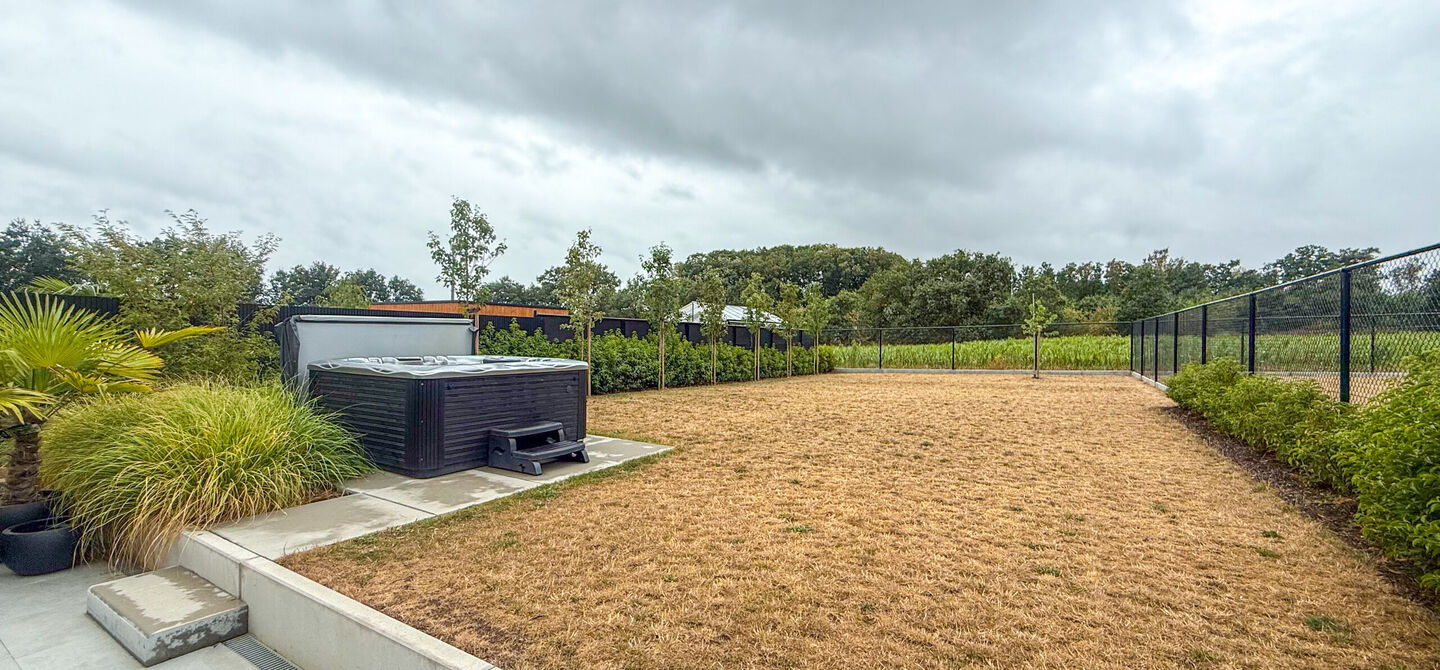 Instapklare woning met het comfort van nieuwbouw, volledig hoogwaardig afgewerkt en gebouwd in 2023, gelegen te Zwanenbergstraat 40 in Paal.

Deze moderne woning combineert een luxueuze afwerking, hedendaags wooncomfort en een uitstekende energieprestatie