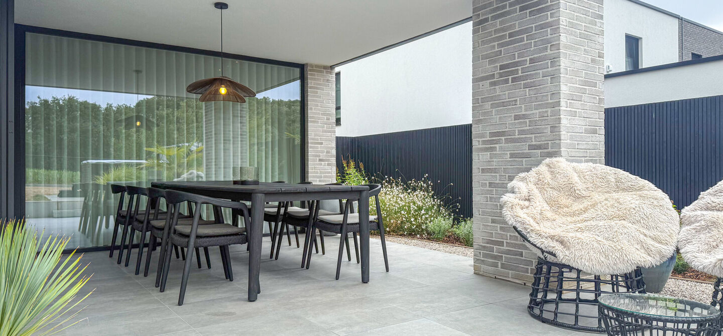 Instapklare woning met het comfort van nieuwbouw, volledig hoogwaardig afgewerkt en gebouwd in 2023, gelegen te Zwanenbergstraat 40 in Paal.

Deze moderne woning combineert een luxueuze afwerking, hedendaags wooncomfort en een uitstekende energieprestatie