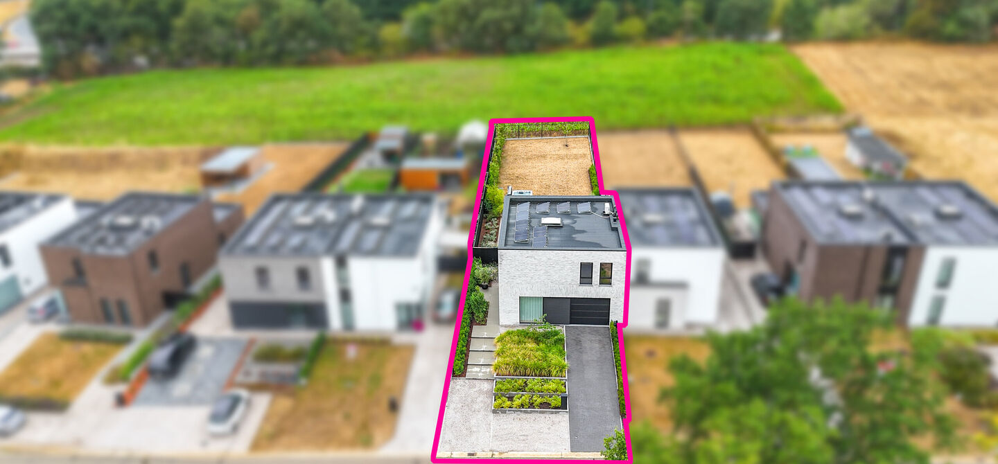 Instapklare woning met het comfort van nieuwbouw, volledig hoogwaardig afgewerkt en gebouwd in 2023, gelegen te Zwanenbergstraat 40 in Paal.

Deze moderne woning combineert een luxueuze afwerking, hedendaags wooncomfort en een uitstekende energieprestatie
