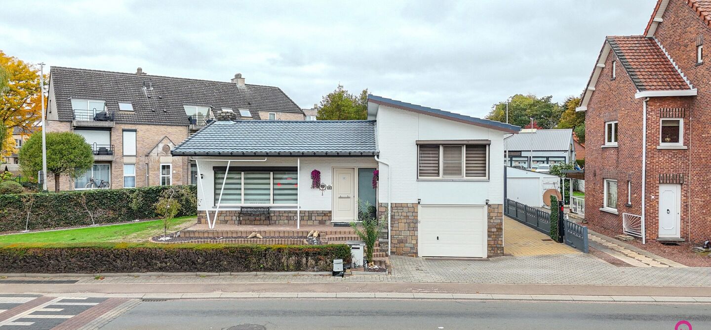 Bij ImmoFusion 7/7 &ldquo;open huis&rdquo;: klik op onze 3D-TOUR.
Ervaar vastgoed alsof je er zelf doorloopt!

Ontdek deze charmante open bebouwing aan de Edward Staintonstraat 17 in Heusden-Zolder, perfect gelegen in het centrum van Heusden. Deze woning met een 