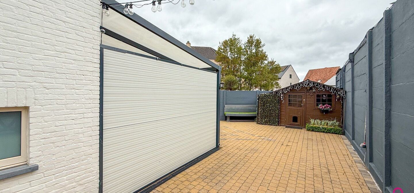 Bij ImmoFusion 7/7 &ldquo;open huis&rdquo;: klik op onze 3D-TOUR.
Ervaar vastgoed alsof je er zelf doorloopt!

Ontdek deze charmante open bebouwing aan de Edward Staintonstraat 17 in Heusden-Zolder, perfect gelegen in het centrum van Heusden. Deze woning met een 