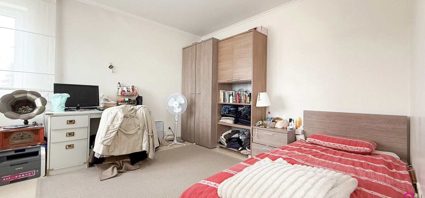 Bij ImmoFusion 7/7 &ldquo;open huis&rdquo; : klik op onze 3D-TOUR.
Ervaar vastgoed alsof je er zelf doorloopt!

Stap binnen in deze royale gezinswoning met maar liefst 285m&sup2; bewoonbare oppervlakte, ideaal gelegen in een rustige straat op slechts 3 km van de auto