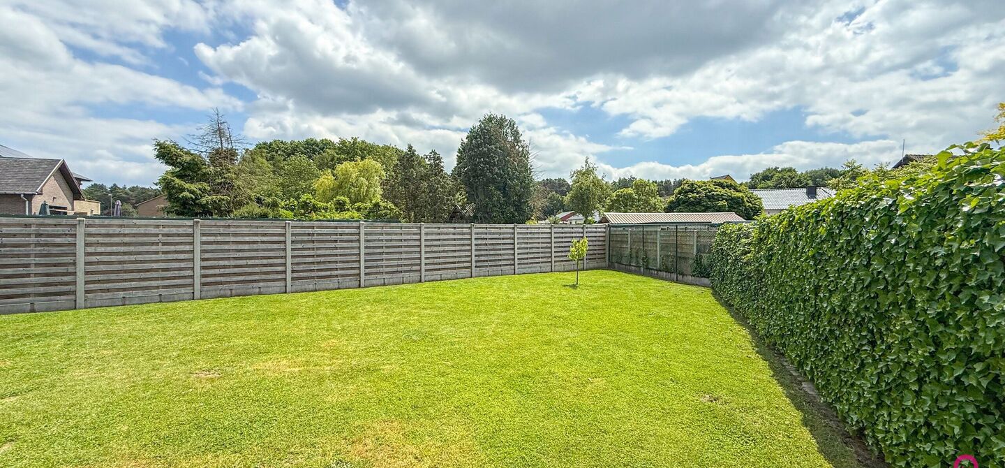 Bij ImmoFusion 7/7 &ldquo;open huis&rdquo; : klik op onze 3D-TOUR.
Ervaar vastgoed alsof je er zelf doorloopt!

Stap binnen in deze royale gezinswoning met maar liefst 285m&sup2; bewoonbare oppervlakte, ideaal gelegen in een rustige straat op slechts 3 km van de auto