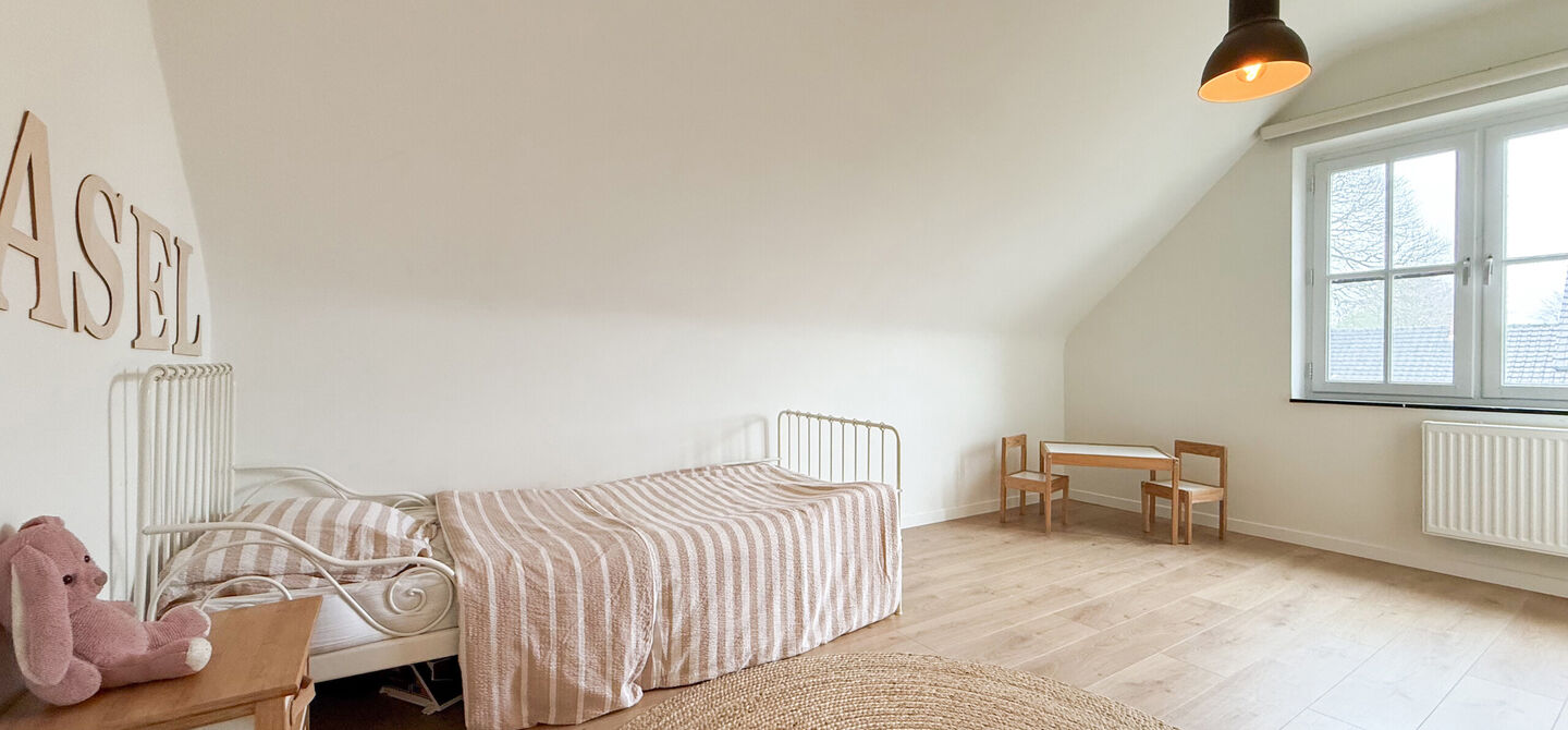 Bij ImmoFusion 7/7 &ldquo;open huis&rdquo; : klik op onze 3D-TOUR.
Ervaar vastgoed alsof je er zelf doorloopt!

Welkom in deze uitzonderlijk ruime open bebouwing gelegen in een rustige straat te Heusden-Zolder, waar u geniet van volledige privacy en toch overal v