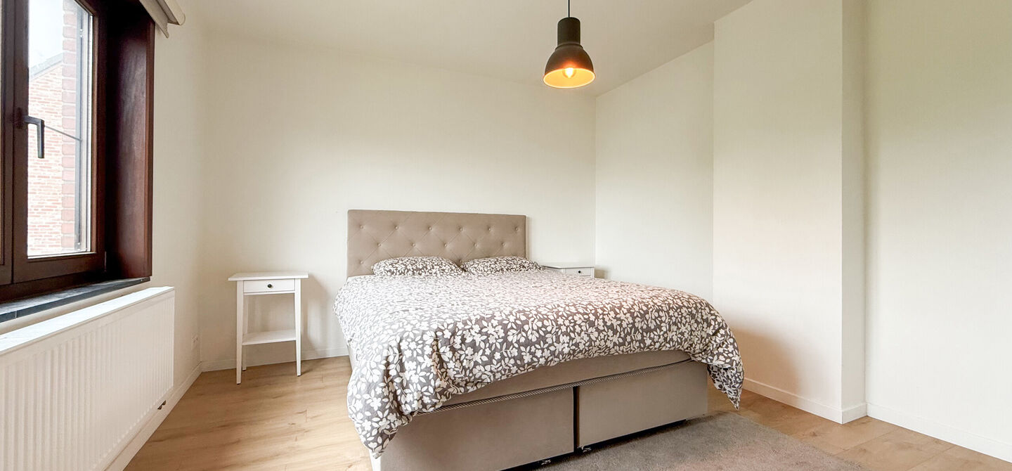 Bij ImmoFusion 7/7 &ldquo;open huis&rdquo; : klik op onze 3D-TOUR.
Ervaar vastgoed alsof je er zelf doorloopt!

Welkom in deze uitzonderlijk ruime open bebouwing gelegen in een rustige straat te Heusden-Zolder, waar u geniet van volledige privacy en toch overal v