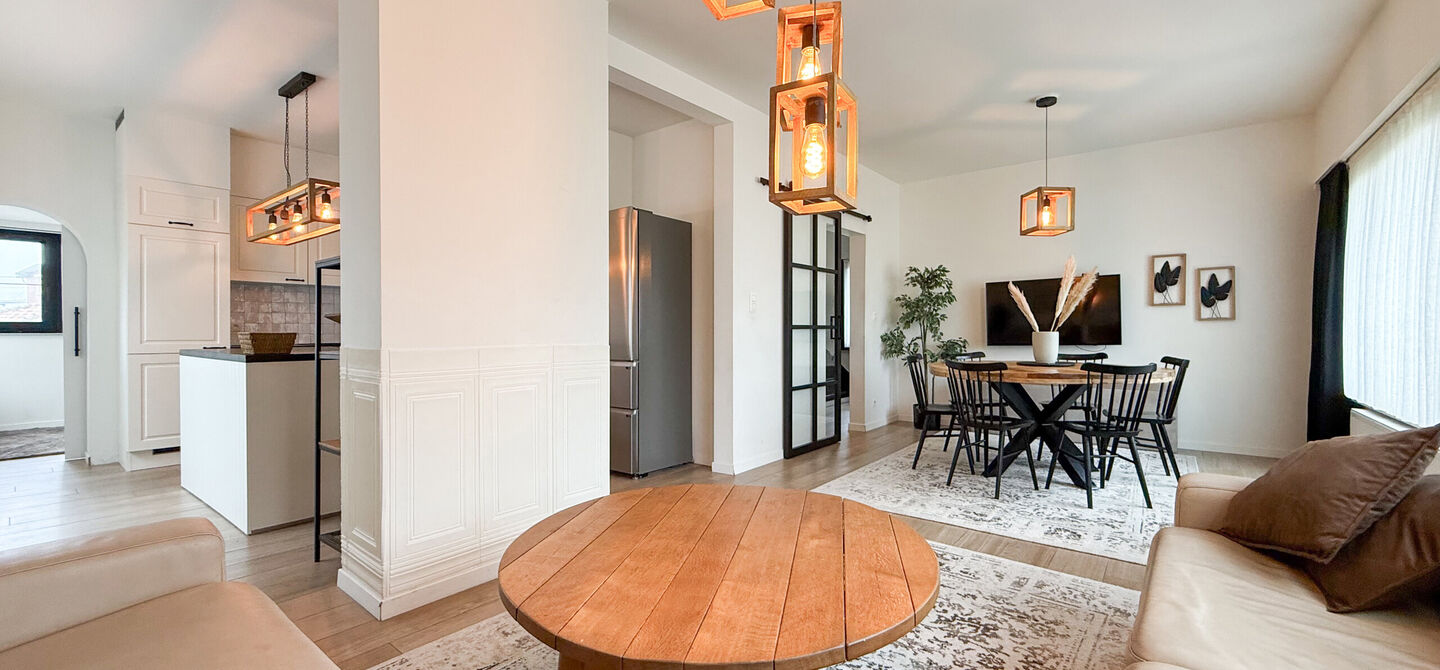 Bij ImmoFusion 7/7 “open huis” : klik op onze 3D-TOUR.
Ervaar vastgoed alsof je er zelf doorloopt!
Welkom in deze uitzonderlijk ruime open bebouwing gelegen in een rustige straat te Heusden-Zolder, waar u geniet van volledige privacy en toch overal v