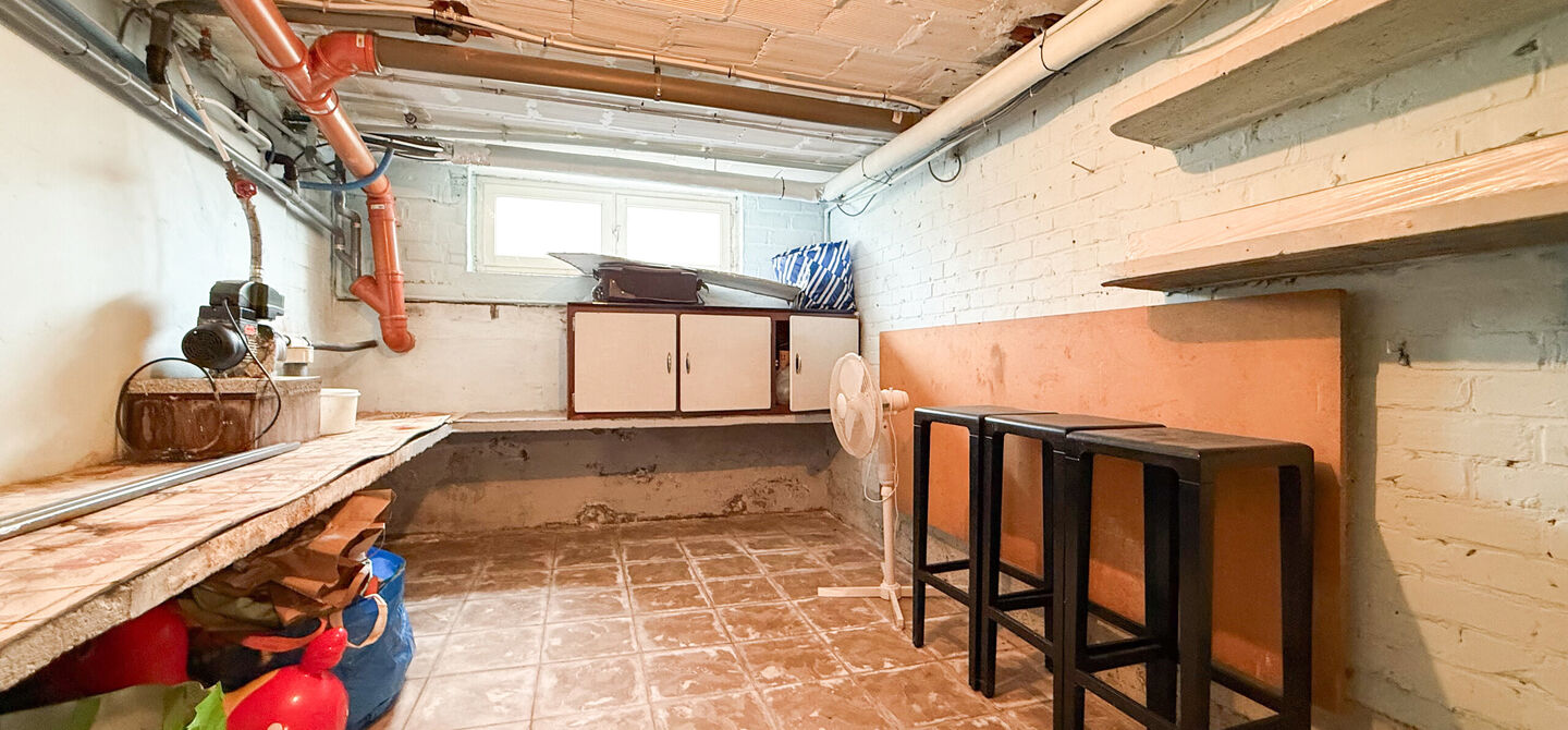 Bij ImmoFusion 7/7 “open huis” : klik op onze 3D-TOUR.
Ervaar vastgoed alsof je er zelf doorloopt!
Welkom in deze uitzonderlijk ruime open bebouwing gelegen in een rustige straat te Heusden-Zolder, waar u geniet van volledige privacy en toch overal v