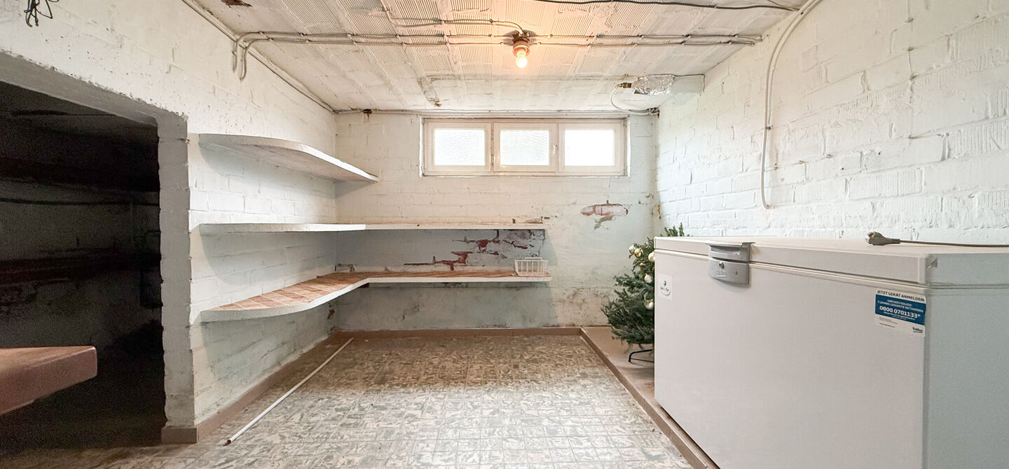 Bij ImmoFusion 7/7 “open huis” : klik op onze 3D-TOUR.
Ervaar vastgoed alsof je er zelf doorloopt!
Welkom in deze uitzonderlijk ruime open bebouwing gelegen in een rustige straat te Heusden-Zolder, waar u geniet van volledige privacy en toch overal v