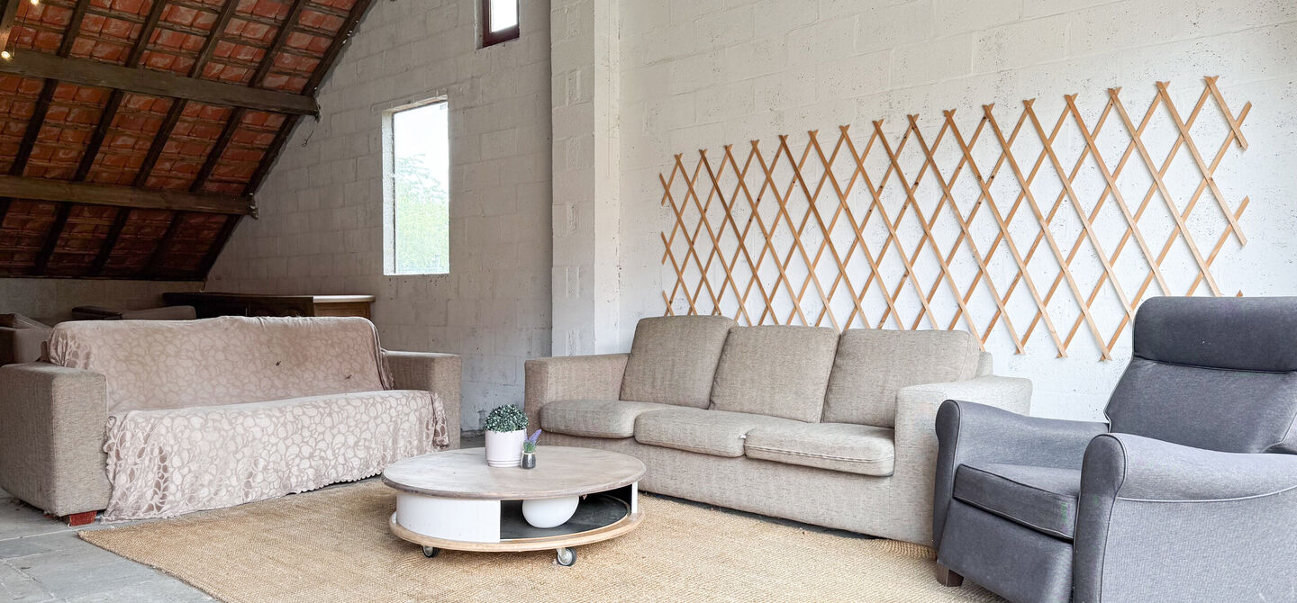 Bij ImmoFusion 7/7 “open huis” : klik op onze 3D-TOUR.
Ervaar vastgoed alsof je er zelf doorloopt!
Welkom in deze uitzonderlijk ruime open bebouwing gelegen in een rustige straat te Heusden-Zolder, waar u geniet van volledige privacy en toch overal v