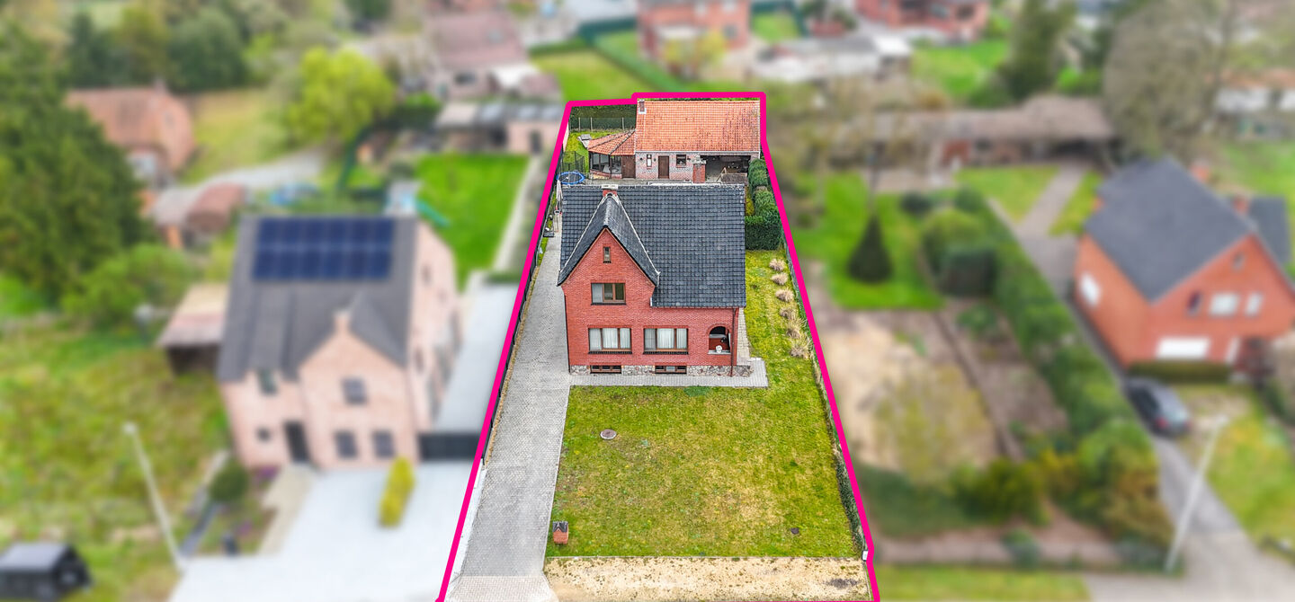 Bij ImmoFusion 7/7 “open huis” : klik op onze 3D-TOUR.
Ervaar vastgoed alsof je er zelf doorloopt!
Welkom in deze uitzonderlijk ruime open bebouwing gelegen in een rustige straat te Heusden-Zolder, waar u geniet van volledige privacy en toch overal v