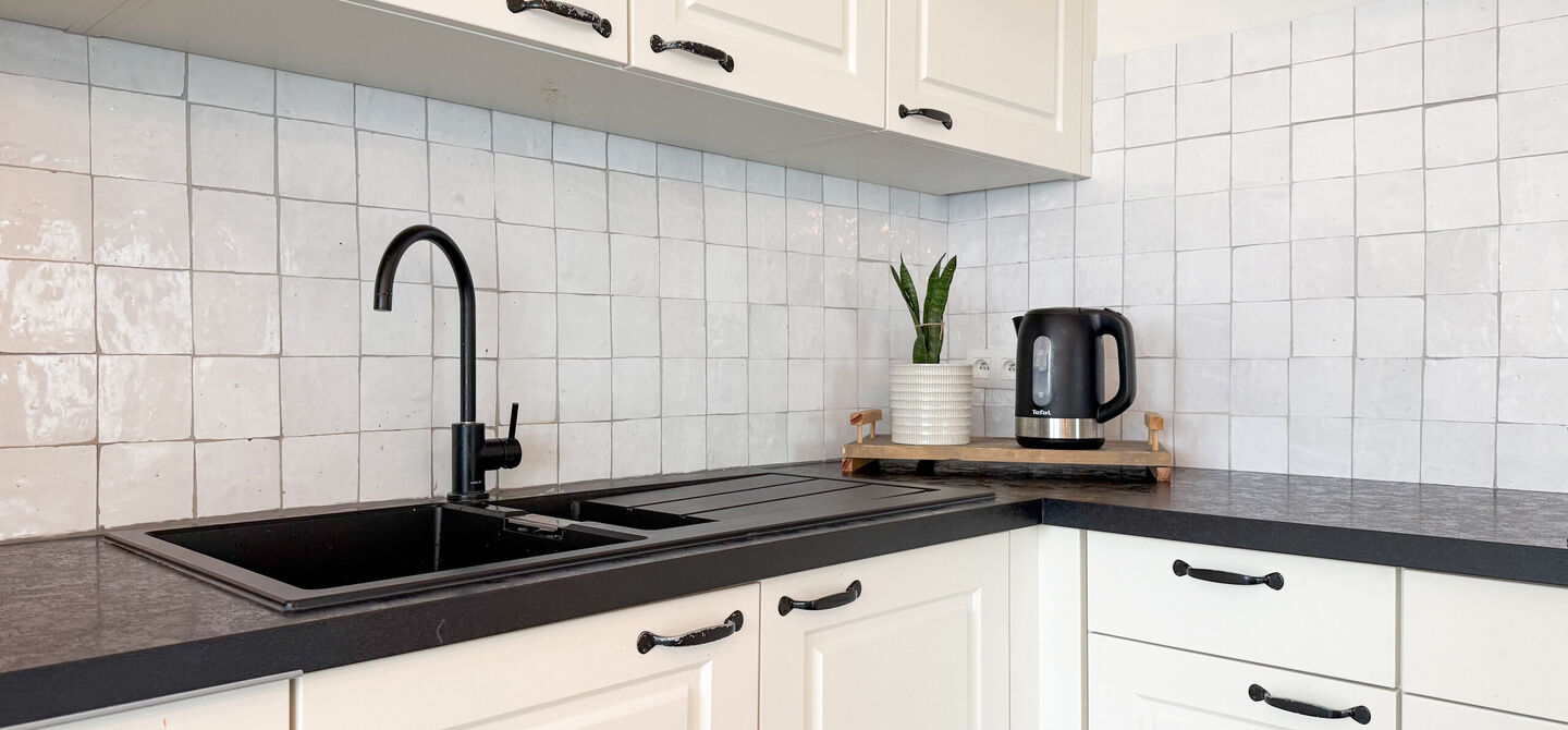 Bij ImmoFusion 7/7 “open huis” : klik op onze 3D-TOUR.
Ervaar vastgoed alsof je er zelf doorloopt!
Welkom in deze uitzonderlijk ruime open bebouwing gelegen in een rustige straat te Heusden-Zolder, waar u geniet van volledige privacy en toch overal