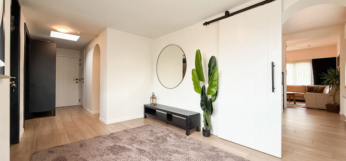 Bij ImmoFusion 7/7 “open huis” : klik op onze 3D-TOUR.
Ervaar vastgoed alsof je er zelf doorloopt!
Welkom in deze uitzonderlijk ruime open bebouwing gelegen in een rustige straat te Heusden-Zolder, waar u geniet van volledige privacy en toch overal