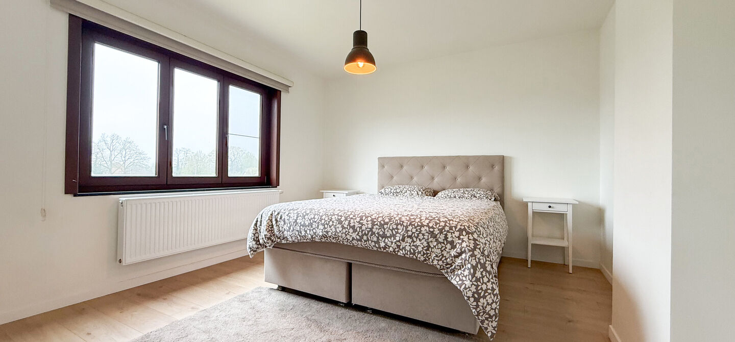 Bij ImmoFusion 7/7 “open huis” : klik op onze 3D-TOUR.
Ervaar vastgoed alsof je er zelf doorloopt!
Welkom in deze uitzonderlijk ruime open bebouwing gelegen in een rustige straat te Heusden-Zolder, waar u geniet van volledige privacy en toch overal