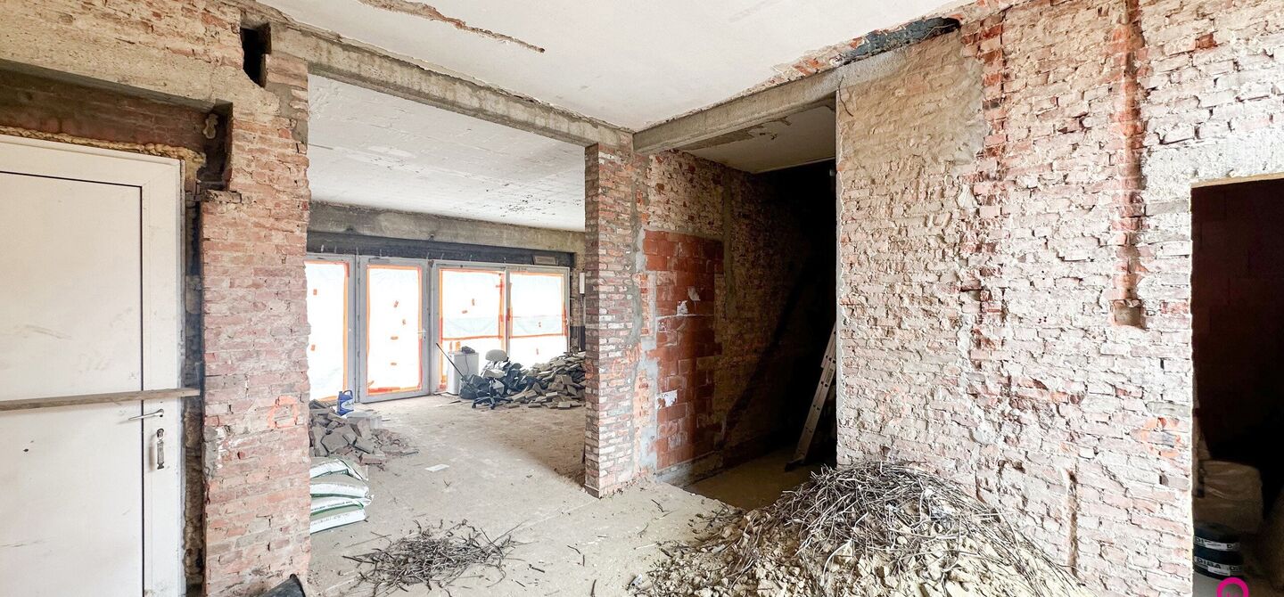 Woning op de Bruisende Koolmijnlaan in Heusden-Zolder met Eindeloze Mogelijkheden!

Bent u op zoek naar een woning met talloze mogelijkheden in het hart van Heusden-Zolder? Deze woning, gelegen op de bruisende Koolmijnlaan, biedt u de perfecte kans om uw 