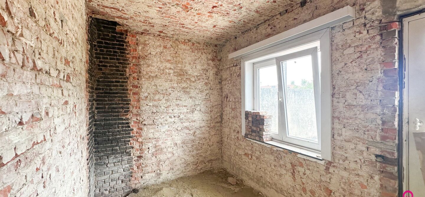Woning op de Bruisende Koolmijnlaan in Heusden-Zolder met Eindeloze Mogelijkheden!

Bent u op zoek naar een woning met talloze mogelijkheden in het hart van Heusden-Zolder? Deze woning, gelegen op de bruisende Koolmijnlaan, biedt u de perfecte kans om uw 