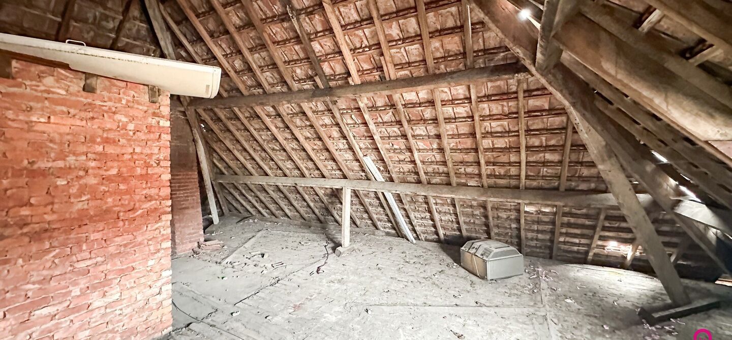 Woning op de Bruisende Koolmijnlaan in Heusden-Zolder met Eindeloze Mogelijkheden!

Bent u op zoek naar een woning met talloze mogelijkheden in het hart van Heusden-Zolder? Deze woning, gelegen op de bruisende Koolmijnlaan, biedt u de perfecte kans om uw 