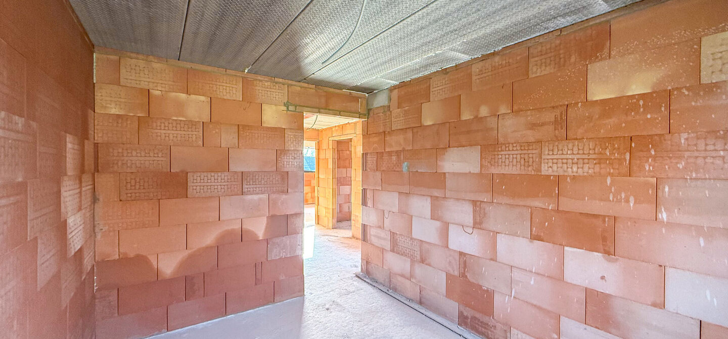 Bij ImmoFusion 7/7 “open huis” : klik op onze 3D-TOUR.
Ervaar vastgoed alsof je er zelf doorloopt!

Stap binnen in deze ruime en lichtrijke nieuwbouw casco woning, gelegen in de Schootstraat 139 te Heusden-Zolder. Deze woning biedt een zee aan mogelij