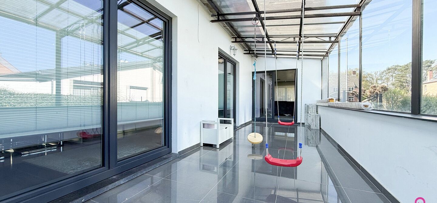 Bij ImmoFusion 7/7 “open huis”: klik op onze 3D-TOUR.
Ervaar vastgoed alsof je er zelf doorloopt!
Welkom in deze prachtige open bebouwing, gelegen boekt. Met een royale bewoonbare oppervlakte van 175 m² en een perceel van maar liefst 8a27ca biedt dez