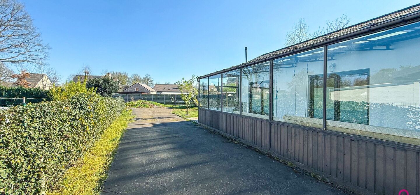 Bij ImmoFusion 7/7 “open huis”: klik op onze 3D-TOUR.
Ervaar vastgoed alsof je er zelf doorloopt!
Welkom in deze prachtige open bebouwing, gelegen boekt. Met een royale bewoonbare oppervlakte van 175 m² en een perceel van maar liefst 8a27ca biedt dez