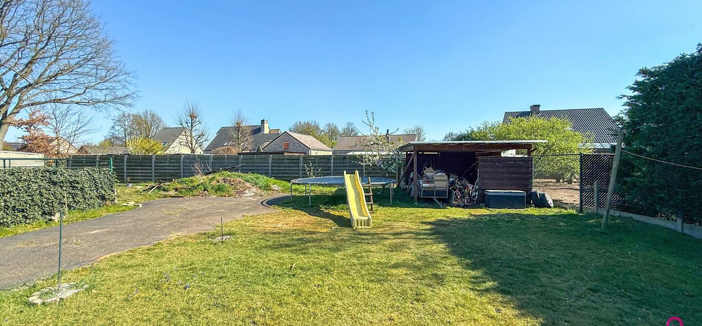 Bij ImmoFusion 7/7 “open huis”: klik op onze 3D-TOUR.
Ervaar vastgoed alsof je er zelf doorloopt!
Welkom in deze prachtige open bebouwing, gelegen boekt. Met een royale bewoonbare oppervlakte van 175 m² en een perceel van maar liefst 8a27ca biedt dez