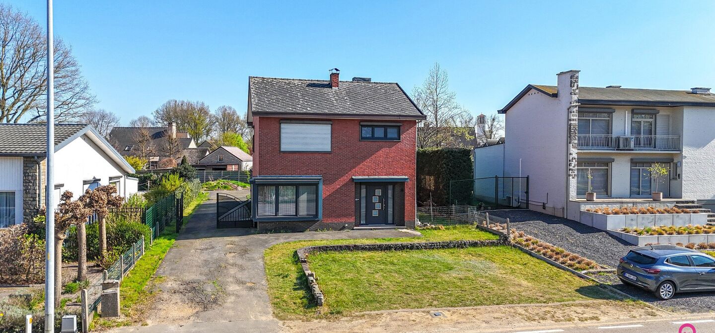 Bij ImmoFusion 7/7 “open huis”: klik op onze 3D-TOUR.
Ervaar vastgoed alsof je er zelf doorloopt!
Welkom in deze prachtige open bebouwing, gelegen boekt. Met een royale bewoonbare oppervlakte van 175 m² en een perceel van maar liefst 8a27ca biedt dez