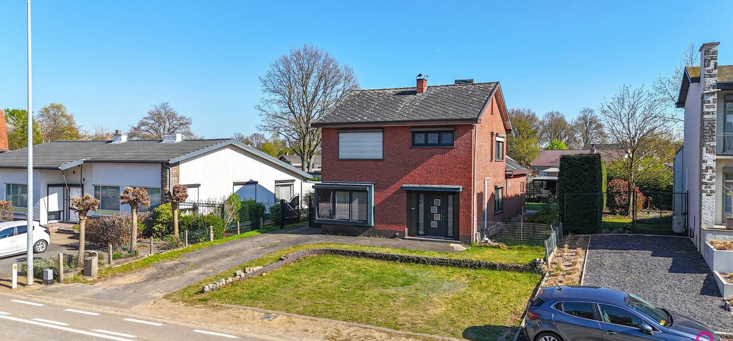 Bij ImmoFusion 7/7 “open huis”: klik op onze 3D-TOUR.
Ervaar vastgoed alsof je er zelf doorloopt!
Welkom in deze prachtige open bebouwing, gelegen boekt. Met een royale bewoonbare oppervlakte van 175 m² en een perceel van maar liefst 8a27ca biedt dez