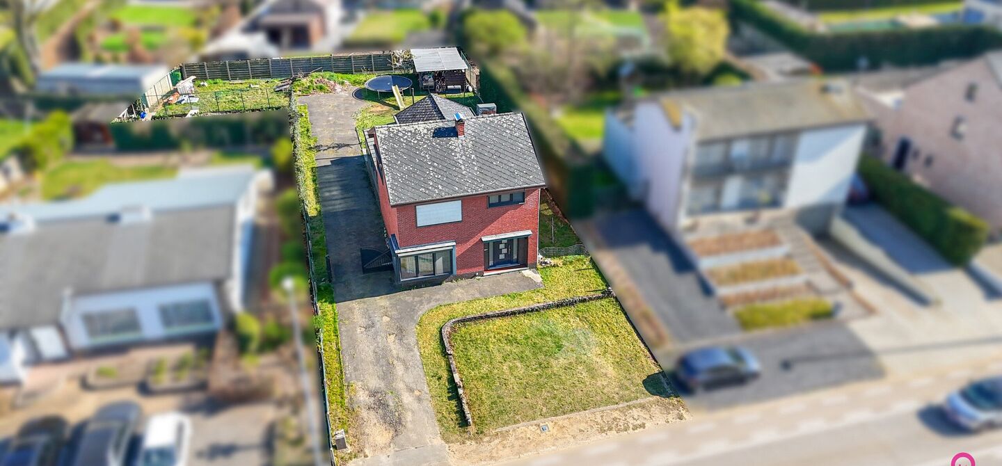 Bij ImmoFusion 7/7 “open huis”: klik op onze 3D-TOUR.
Ervaar vastgoed alsof je er zelf doorloopt!
Welkom in deze prachtige open bebouwing, gelegen boekt. Met een royale bewoonbare oppervlakte van 175 m² en een perceel van maar liefst 8a27ca biedt dez