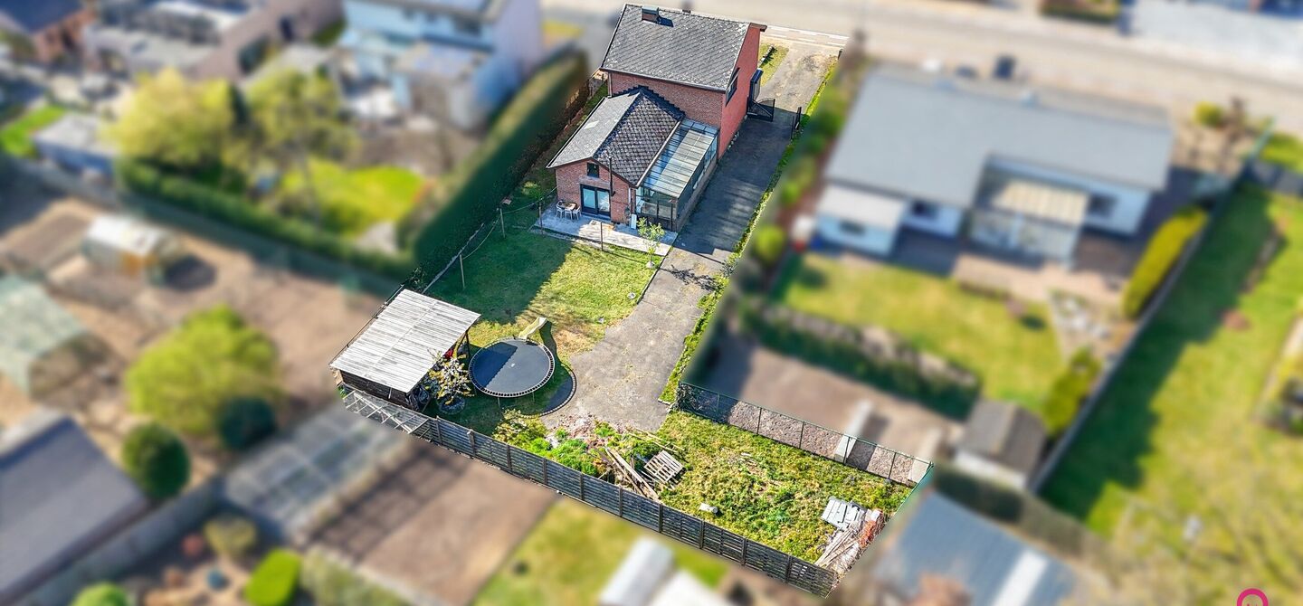 Bij ImmoFusion 7/7 “open huis”: klik op onze 3D-TOUR.
Ervaar vastgoed alsof je er zelf doorloopt!
Welkom in deze prachtige open bebouwing, gelegen boekt. Met een royale bewoonbare oppervlakte van 175 m² en een perceel van maar liefst 8a27ca biedt dez