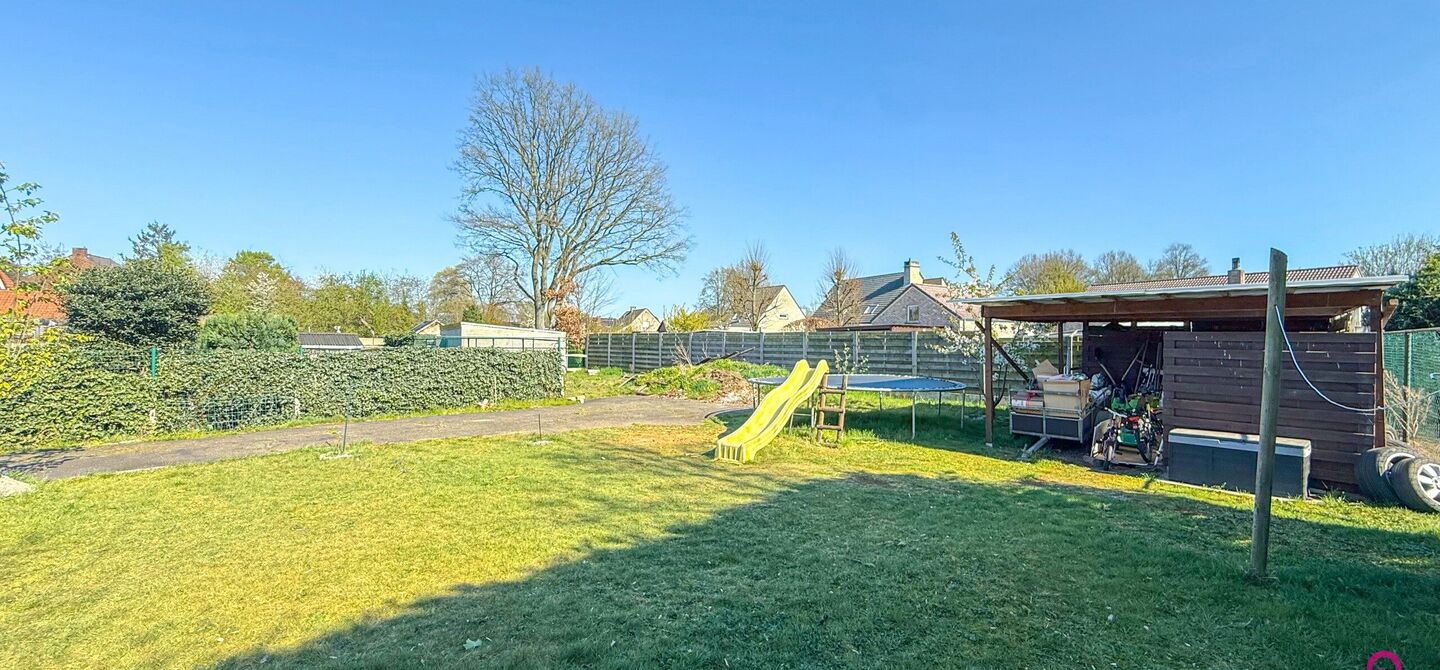 Bij ImmoFusion 7/7 “open huis”: klik op onze 3D-TOUR.
Ervaar vastgoed alsof je er zelf doorloopt!
Welkom in deze prachtige open bebouwing, gelegen boekt. Met een royale bewoonbare oppervlakte van 175 m² en een perceel van maar liefst 8a27ca biedt dez