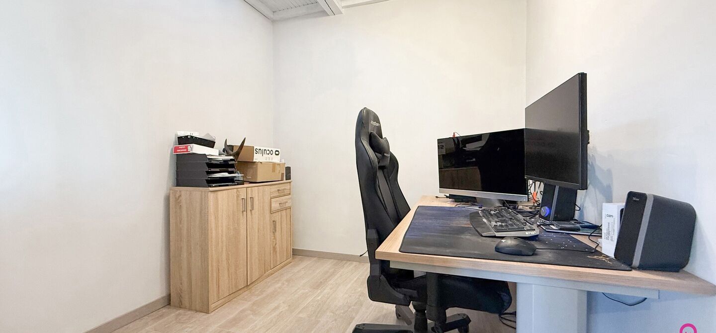 Bij ImmoFusion 7/7 “open huis” : klik op onze 3D-TOUR.
Ervaar vastgoed alsof je er zelf doorloopt!

Welkom op de Graaf de Theuxlaan 5 te Heusden-Zolder! Deze ruime split-level woning op een perceel van 8a36ca biedt niet alleen een verrassende indeling