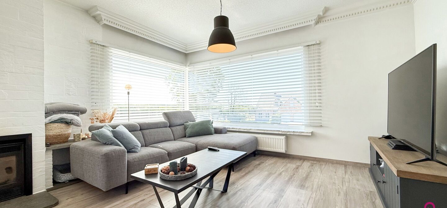 Bij ImmoFusion 7/7 “open huis” : klik op onze 3D-TOUR.
Ervaar vastgoed alsof je er zelf doorloopt!

Welkom op de Graaf de Theuxlaan 5 te Heusden-Zolder! Deze ruime split-level woning op een perceel van 8a36ca biedt niet alleen een verrassende indeling